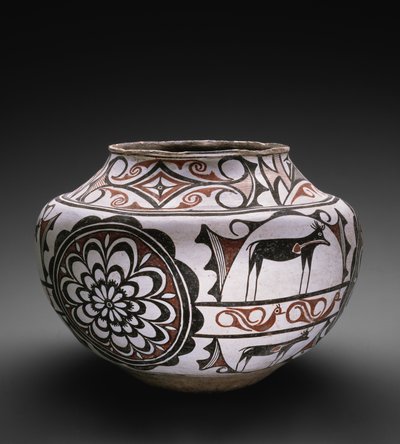 Pot Zuni Pueblo avec cerfs, oiseaux et rosettes - American School